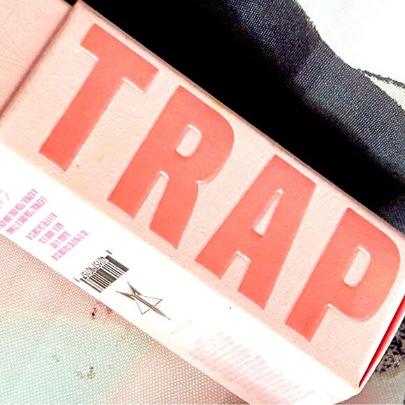 Jeffree Star VELVET TRAP lipstick in “Dominatrix” is sold out in stores! NIB. - Picture 2 of 7